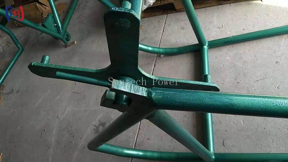 ​​Катушка для веревки и стойка. Прочная стальная конструкция для промышленного управления веревкой​