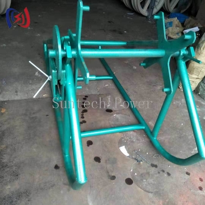 ​​Катушка для веревки и стойка. Прочная стальная конструкция для промышленного управления веревкой​