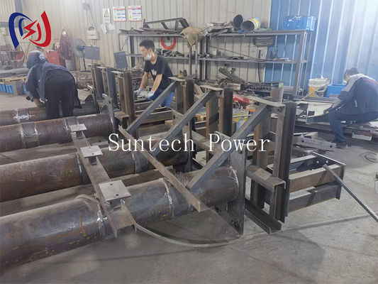 Профессиональный стальной кабельный лоток с организованной системой управления кабелями. Прочная конструкция и гарантия безопасности для поддержки линий электропередач.