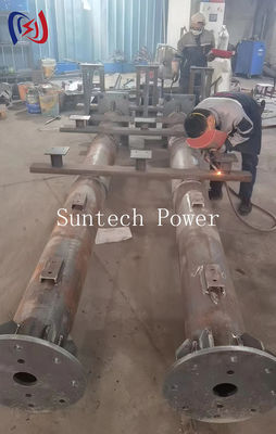 Профессиональный стальной кабельный лоток с организованной системой управления кабелями. Прочная конструкция и гарантия безопасности для поддержки линий электропередач.