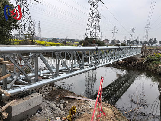 Профессиональный стальной кабельный лоток с организованной системой управления кабелями. Прочная конструкция и гарантия безопасности для поддержки линий электропередач.
