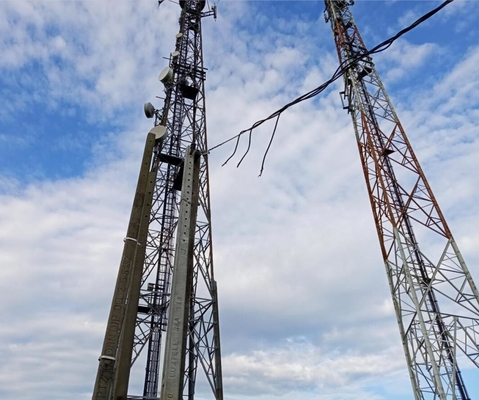 башня стального угла горячего погружения 50m гальванизированная трубчатая с арестом падения кронштейна